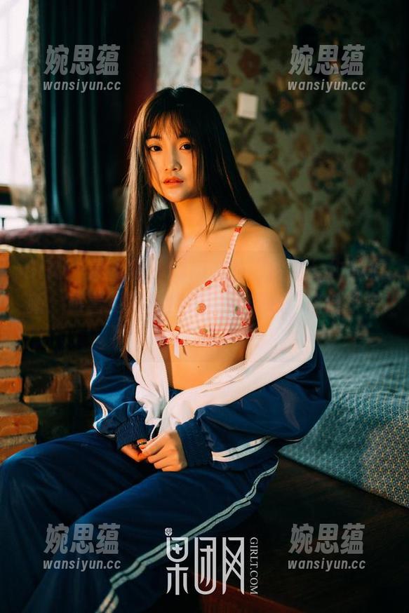 GIRLT果团网-周妍希 GIRLT果团网 - 周妍希的“裸足”作品更新:跟着她的脚步走,别担心,它们不会走偏。