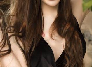 GIRLT果团网 - 周妍希的姐姐写真集，咱们先来点原图，还挺会挑的嘛。