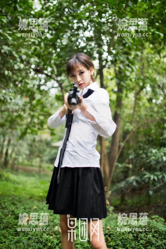 GIRLT果团网-王语纯 GIRLT果团网 - 图片闪亮登场,王语纯的居家写真示范,一丝不苟和随意之间的微妙平衡。
