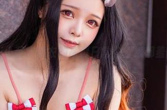 Hachi小芭穿睡衣的高清日常，壁纸都羞愧了。