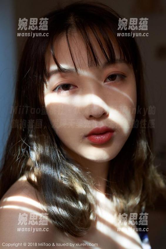 MiiTao蜜桃社-佩琦Pinky MiiTao蜜桃社 - 认真看了佩琦Pinky的旗袍套图,发现无圣光也毫无痕迹的性感?