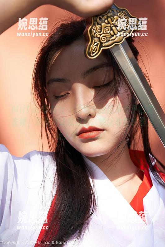 MiiTao蜜桃社-多香子 MiiTao蜜桃社 - 无意中路过多香子的连衣裙,原图竟让我惊叹,她这妆容也是太让人咋舌了吧!