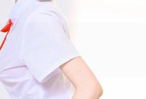 Tomoyo酱的短裙写真，连我都开始勉强想要尝试搭配了…