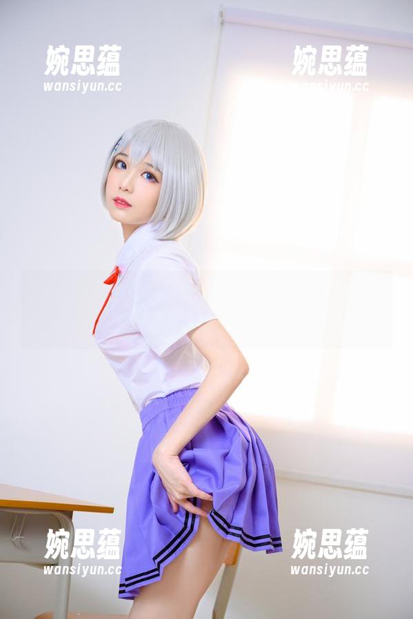 Tomoyo酱的短裙写真，连我都开始勉强想要尝试搭配了…
