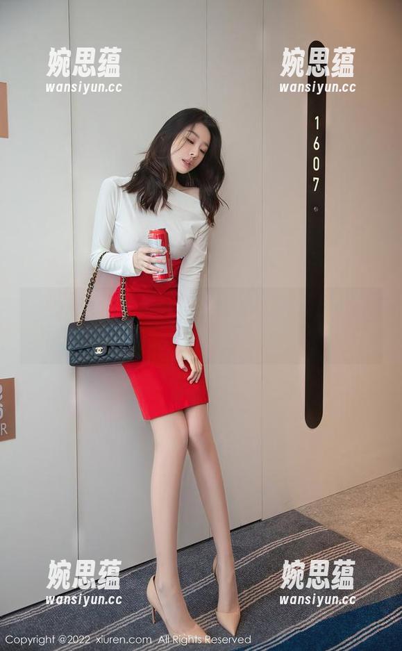 Xiuren秀人网-Elise谭晓彤 Xiuren秀人网 - 网红Elise谭晓彤的旗袍秀,美图让人欲罢不能在线欣赏!