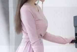 Xiuren秀人网 - Laura苏雨彤婚纱套图，仔细一看，是谁在偷偷新定义“优雅”？