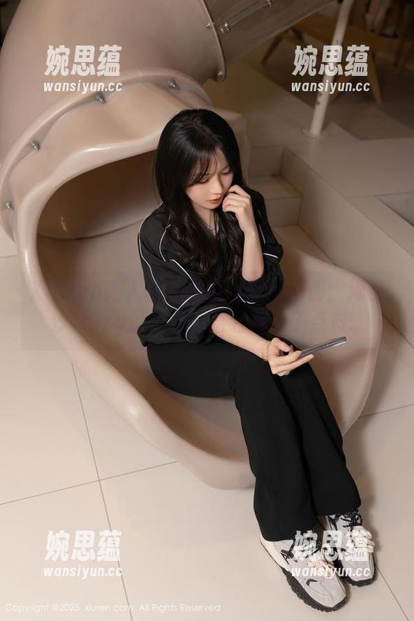 Xiuren秀人网 - 职场制服ol图册：周慕汐fairy说，偷偷给老板加了点料...