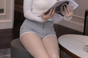Xiuren秀人网 - 你以为这就是林文文的礼服写真？不，其实我在寻找外星人到访的信号！