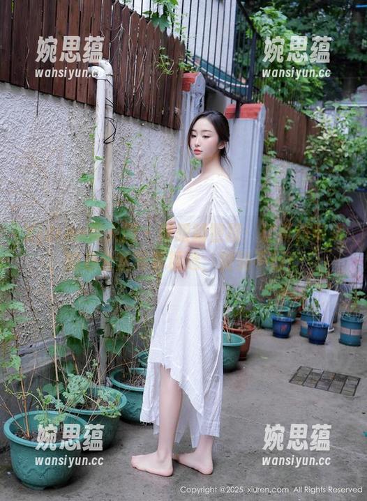 Xiuren秀人网-江真真 Xiuren秀人网 - 辣眼睛警报:江真真带来的办公室写真精选,赞到不行!