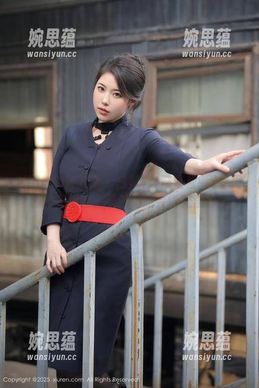 Xiuren秀人网 - 白衬衫+陆萱萱=网盘里的绝美组合，果然拍照会增光添彩！