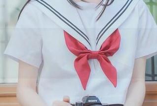 kitaro绮太郎与运动服女孩：看那浅蓝，原图比你想的更俏皮！