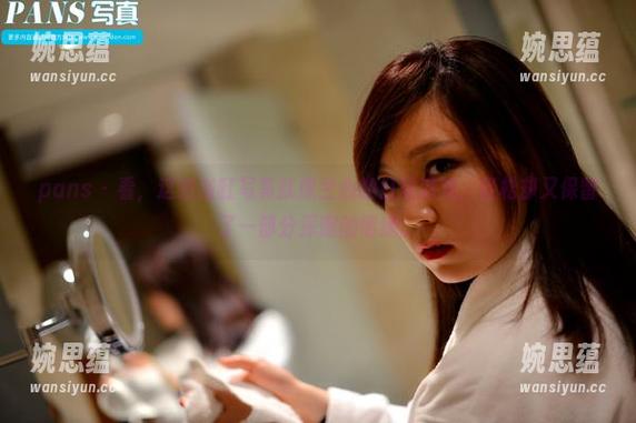 pans-兰心 pans - 看,这组浴缸写真就像兰心的日常游戏,轻松却又保留了一部分深邃的情绪。