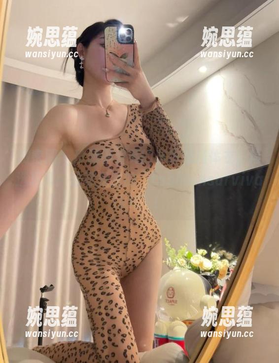 不爱笑的赛琳 微密圈 - 珍藏不爱笑的赛琳的连体衣,精选写真:这可是我的“fashionsurvivalkit”!