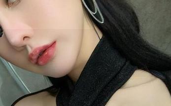 微密圈 - 每一张私拍都是一扇窗，不爱笑的赛琳在图集中轻声呼唤：你用心看了吗？