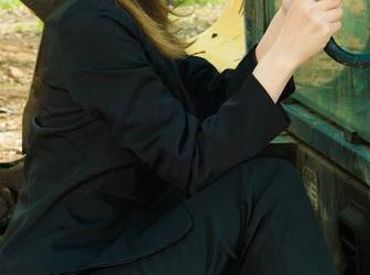 丽柜 - 冲着安娜的美脚去下载，没准儿还有意外发现！