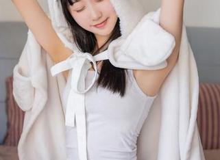 迷失在“喵糖映画”的猫猫女仆写真里，脑海里都是猫耳、裙摆与温柔的目光。