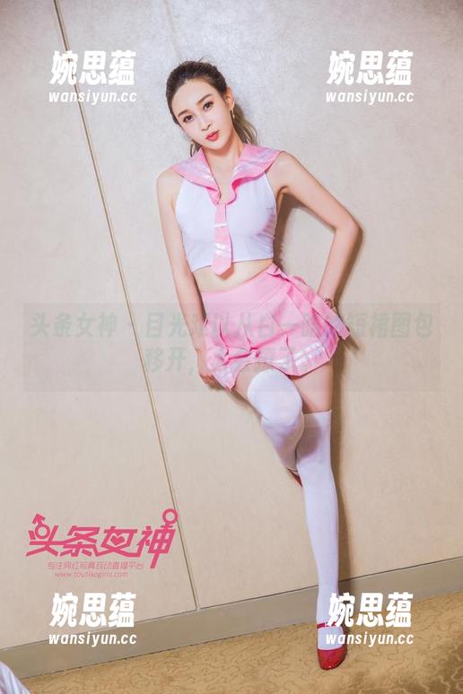 头条女神-白一晗 头条女神 - 目光难以从白一晗的短裙图包移开,太会撩了。