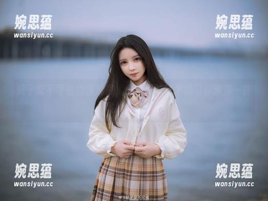 妍子坚不可摧 妍子坚不可摧的图片里,小舟潮的每个波浪都透着一些微妙的暗示。