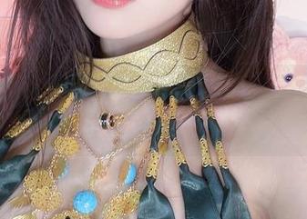 小小奶瓶儿潇洒上线，让姐姐的美图更添几分风趣！