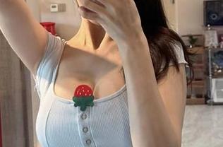 微密圈 - 图片更新，只有小玉吃果冻能把“本钱”展现得如此生动，真可爱！