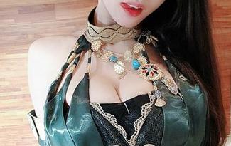 微密圈 - 小玉吃果冻的私拍：当白背心的自由遇上紧身牛仔短裤，产生了猛虎下山的气势，图包MustSee！