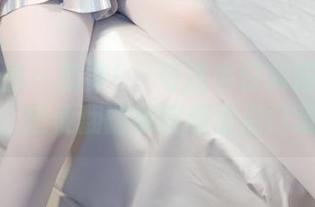 少女秩序 - 免费！晞可这牛仔裤搭配的图片，随便翻翻都能看出点门道。