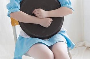 少女秩序的2022春节特别期照片，原图也在展示一种耐人寻味的复杂。