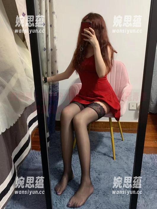 提袜少女 微密圈 - 提袜少女的粉色全套,像是青春的潮流风暴,带着点叛逆。