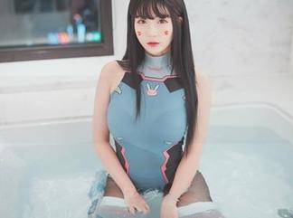 在普美Bomi(보미)的精选作品集里，女友的影子似乎来得比我们思考的更深入