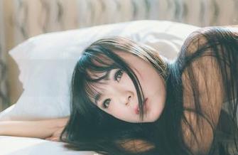 果团网 - 通灵儿的泳衣专属私房，泳池的石榴裙边都不敢靠近！