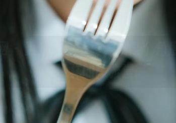 果团网 - 更新黑色写真，从某个角度瞥见了不一样的陈雅漫。