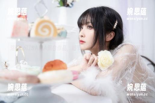 洛璃LoLiSAMA 洛璃LoLiSAMA黑白作品,细节上必须得让人停留,真有意思。