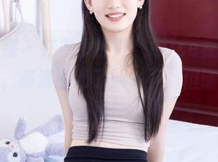 物恋传媒 - 在普罗旺斯，Elise变身薰衣草女神，高清图册了解一下，但请勿食用哦！