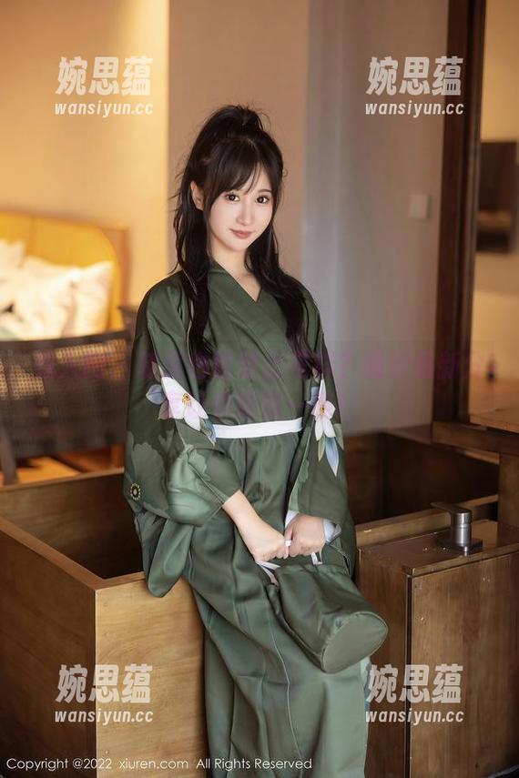 秀人网-南乔 秀人网 - 制服也能穿出花样?南乔最新分享让你眼前一亮!