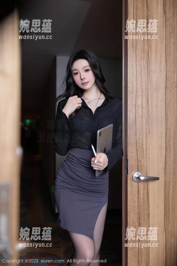 秀人网 - 制服系列套图：小嘉敏一不小心又把我看傻了，快来围观！