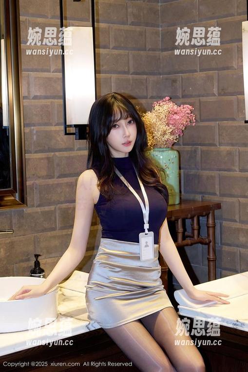 秀人网-黄可Christine 秀人网 - 原图揭晓:黄可Christine的裸足实在太迷人!图册里,我的目光都不自觉去找附近的沙子了!
