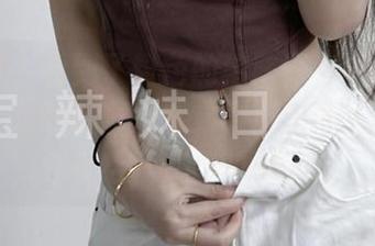 微密圈 - 看到了粉色的猪陈佩奇的水手服套图，我的审美突然觉得被提升了！顺便分享给我最好的朋友！