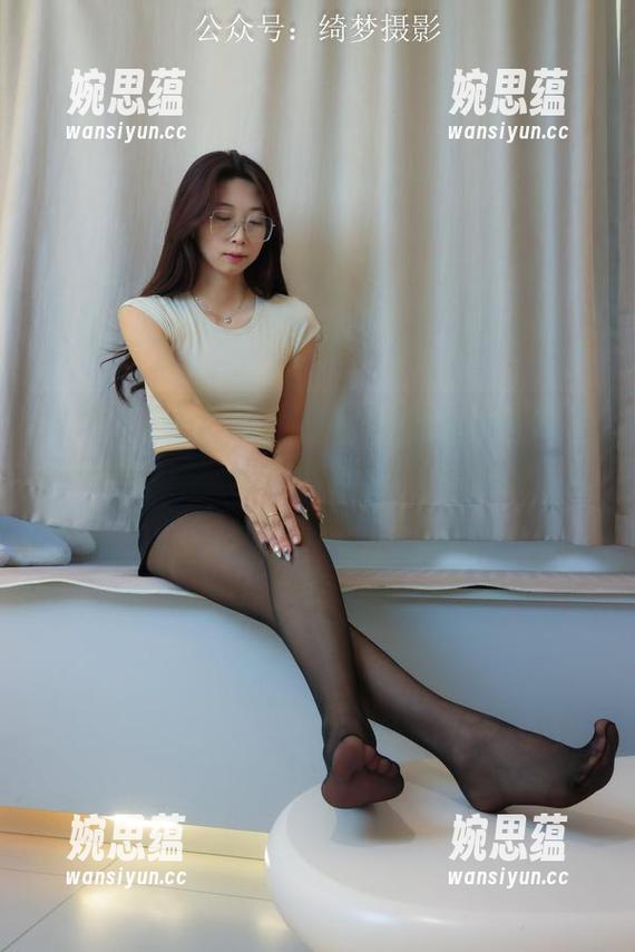 绮梦摄影-团子 绮梦摄影 - 高清照片里的奶牛很配合,但团子她的状态让我有点意外……是谁在拍她?