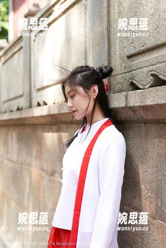 蜜桃社-Suki 蜜桃社 - 你不会轻易相信,Suki裸足写真集里隐藏的那点小心思。