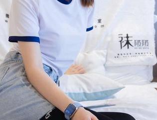 袜啵啵 - 在私人浴缸里，芝士的定制写真到底有多让人垂涎？