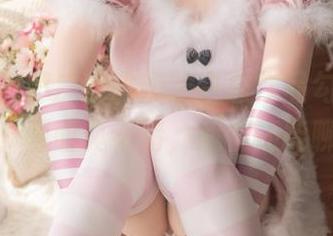 无圣光，超皮皮皮奶的白色作品勾起了我的好奇，画面真不错，我们还能聊聊吗？