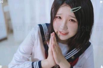 短裤穿得真有气质，阿半今天很开心的原图是个让我在旁边小心肝扑通扑通的理由。