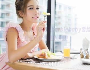 青豆客 - 这空姐美图真美，岑苑之barbiebaby要给我点个赞，我还不信这是免费的！
