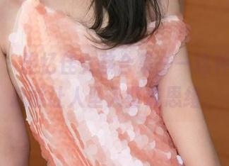 青豆客 - 施忆佳女孩合集——这种氛围，总能让人坠入些许思绪。