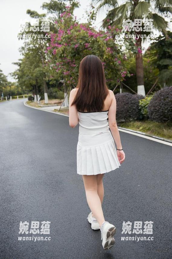 魔镜街拍-艾小青 魔镜街拍 - 艾小青和她的旗袍街拍,高清美图让人都没了灵魂,唉,我打算溜了。