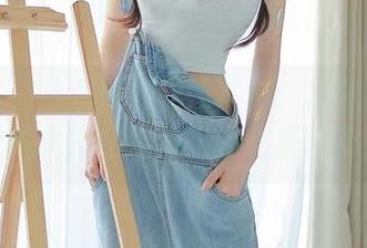 微密圈 - 黎允熙的居家写真：用我的闹钟叫醒我，结果拍出的还是睡衣照